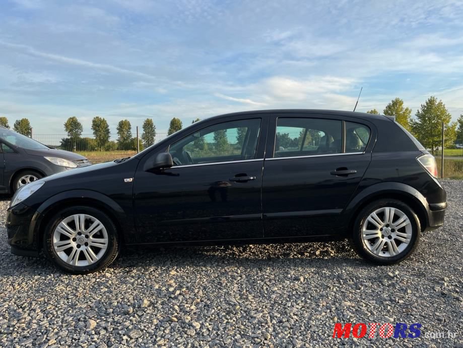 2009' Opel Astra 1,7 Cdti photo #2