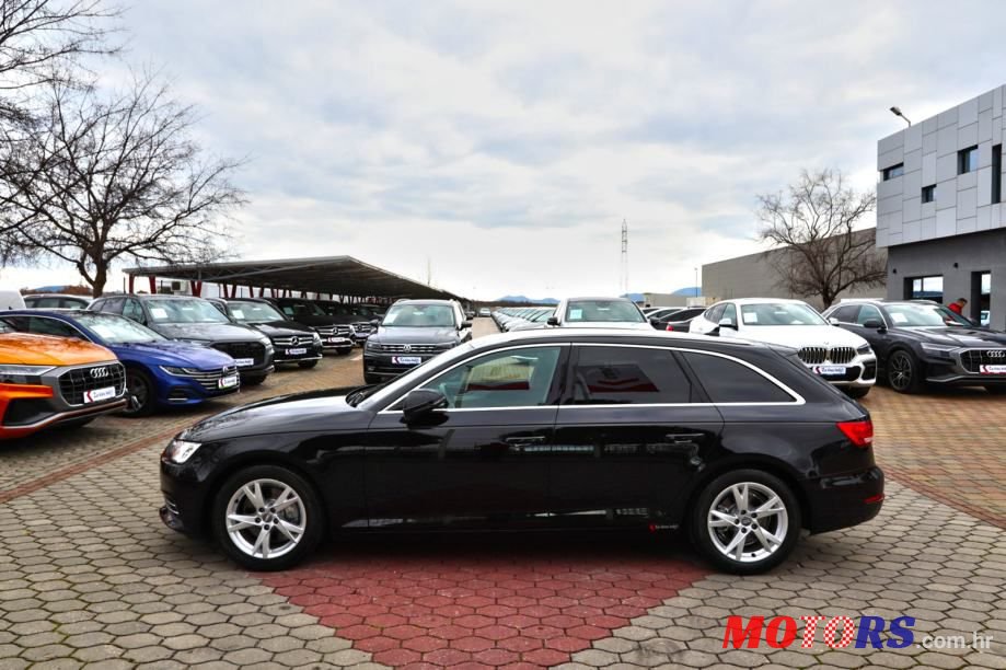 2017' Audi A4 Avant photo #2