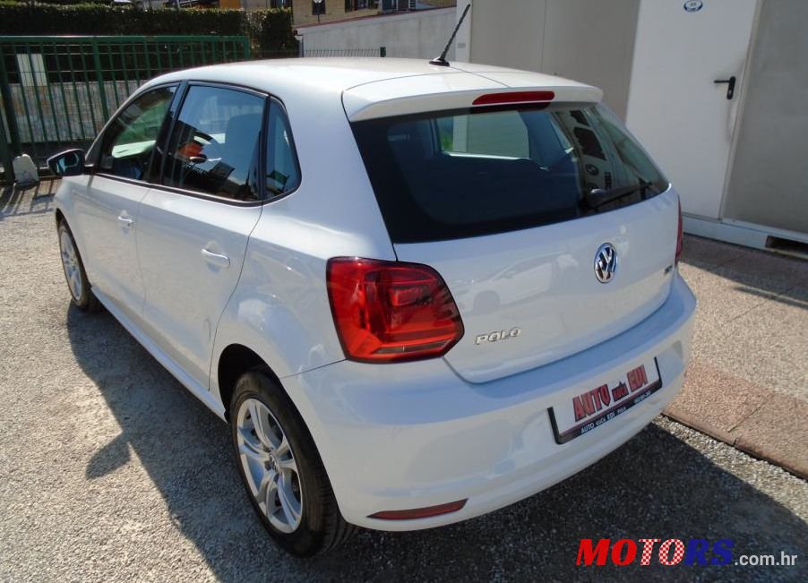 2016' Volkswagen Polo photo #3