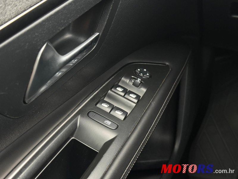 2018' Peugeot 3008 1,2 Puretech photo #2