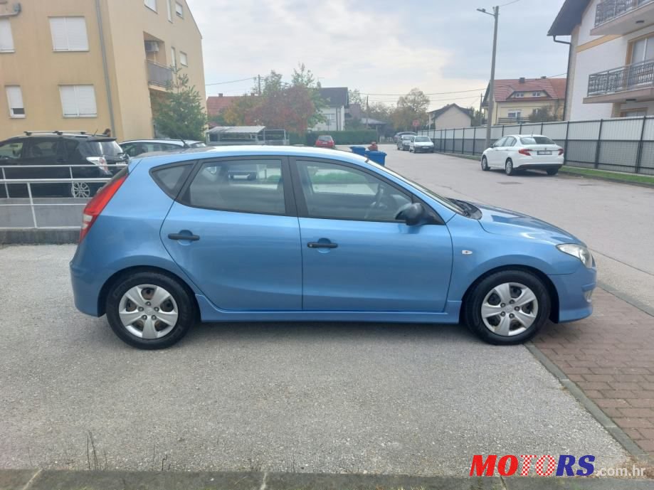 2012' Hyundai i30 photo #5