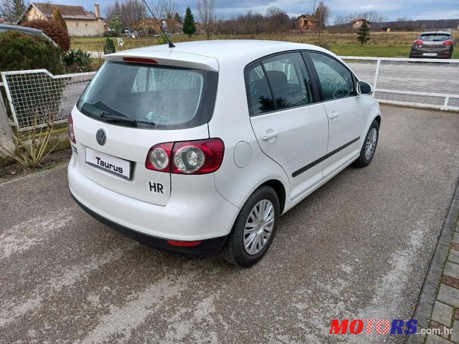 2009' Volkswagen Golf Plus photo #4