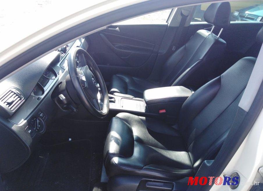 2010' Volkswagen Passat Variant photo #3