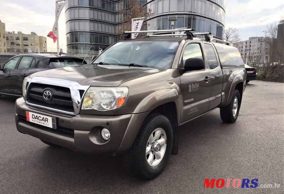 2010' Toyota Hilux 2.7 photo #1
