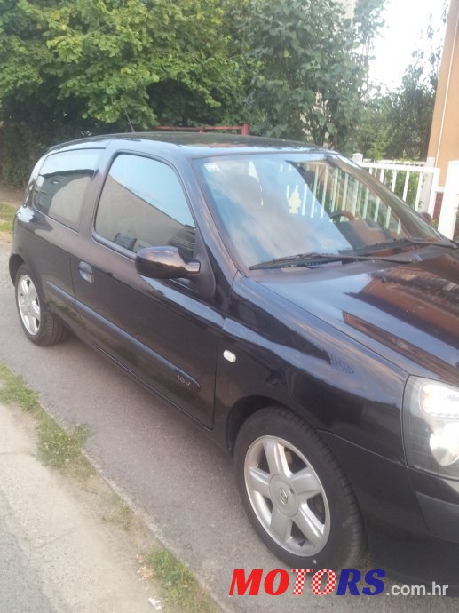 2003' Renault Clio photo #2