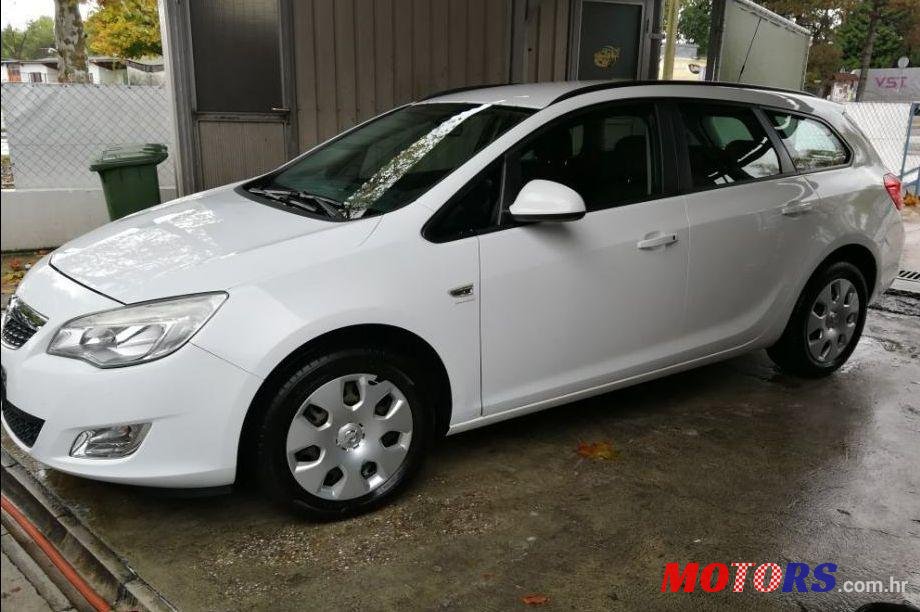 2011' Opel Astra 1,7 Cdti photo #1