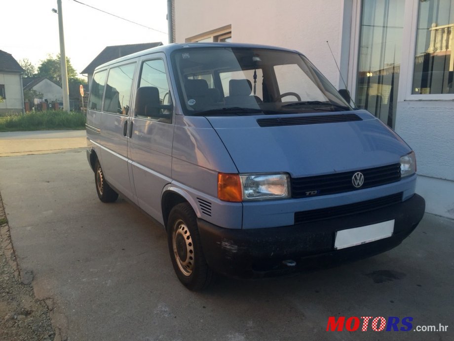 2002' Volkswagen photo #1