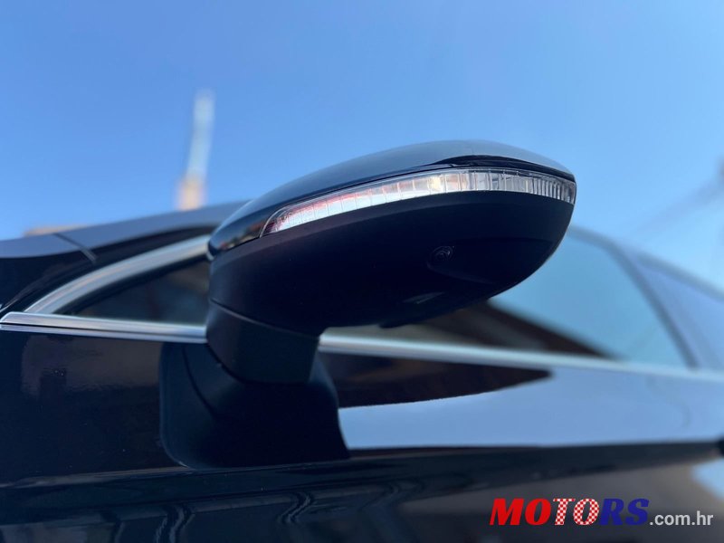 2017' Volkswagen Passat 4Motion photo #6