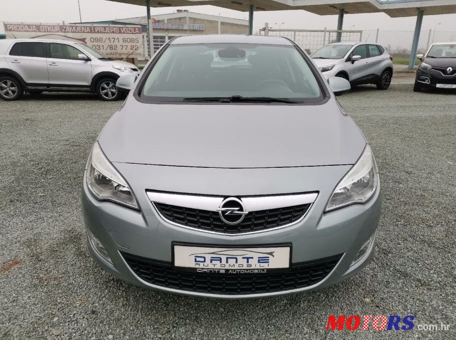 2011' Opel Astra 1,7 Cdti photo #1