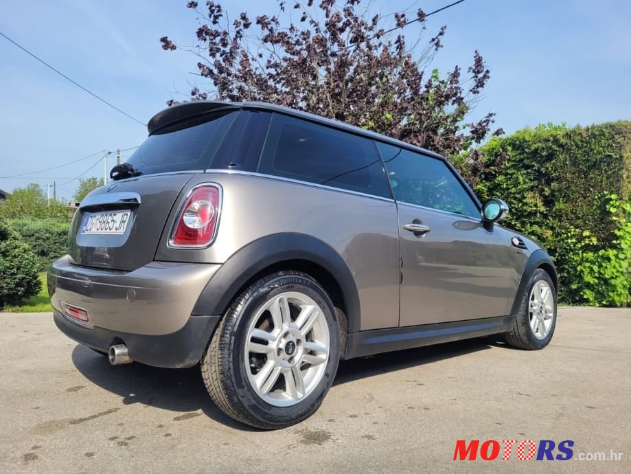 2013' MINI Cooper Cooper photo #6