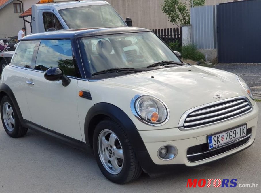 2009' MINI Cooper Cooper D photo #1