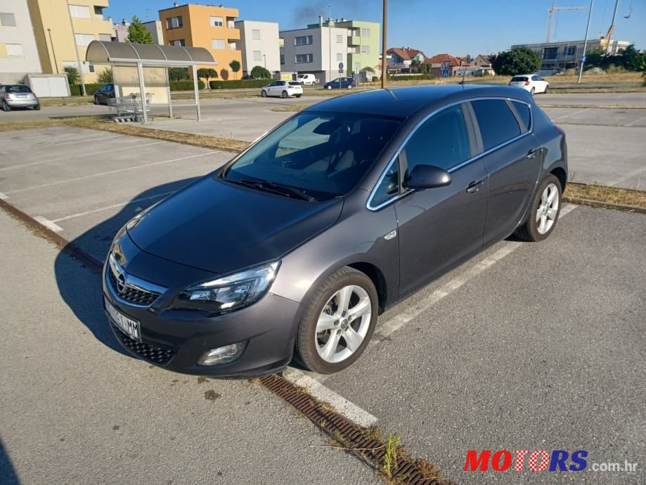 2010' Opel Astra Sport photo #1