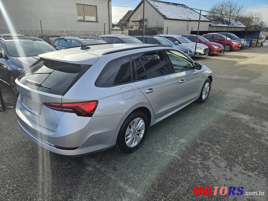 2020' Skoda Octavia Combi photo #3