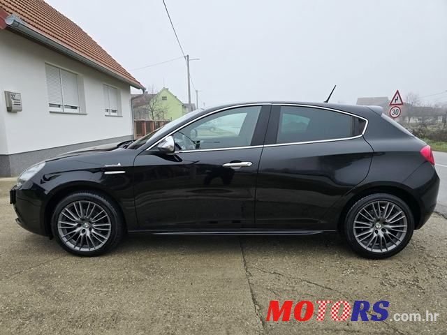 2013' Alfa Romeo Giulietta photo #5