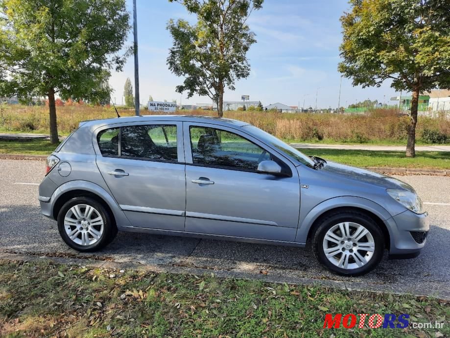 2008' Opel Astra photo #5