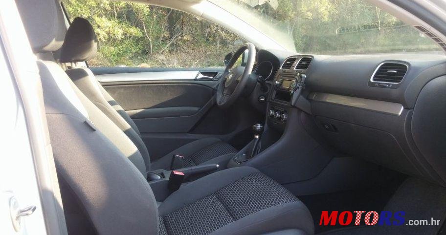 2010' Volkswagen Golf VI 1,6 Tdi photo #1