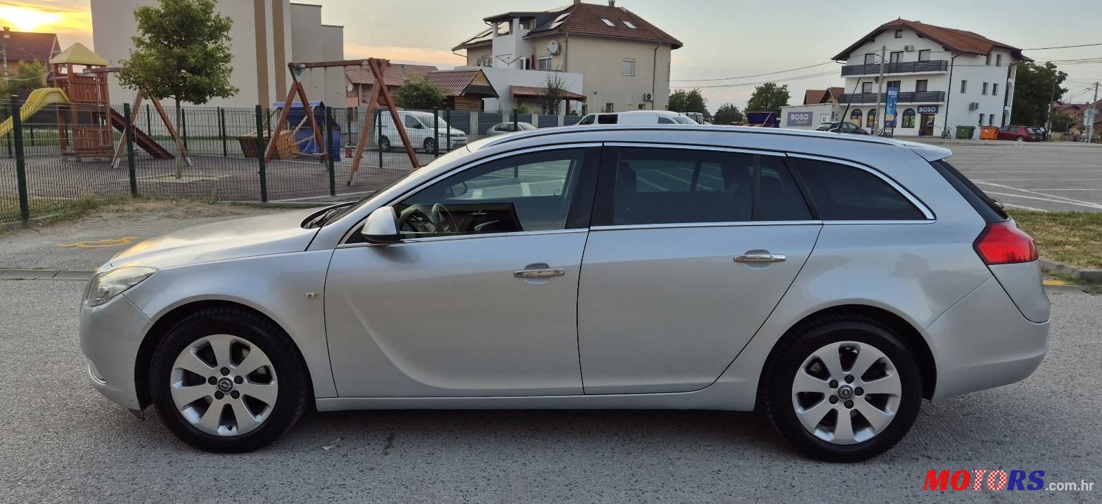 2010' Opel Insignia Karavan photo #2