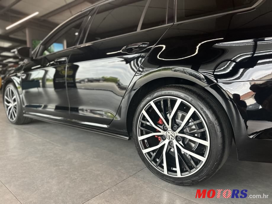2016' Volkswagen Golf 7 2.0 Gtd photo #5