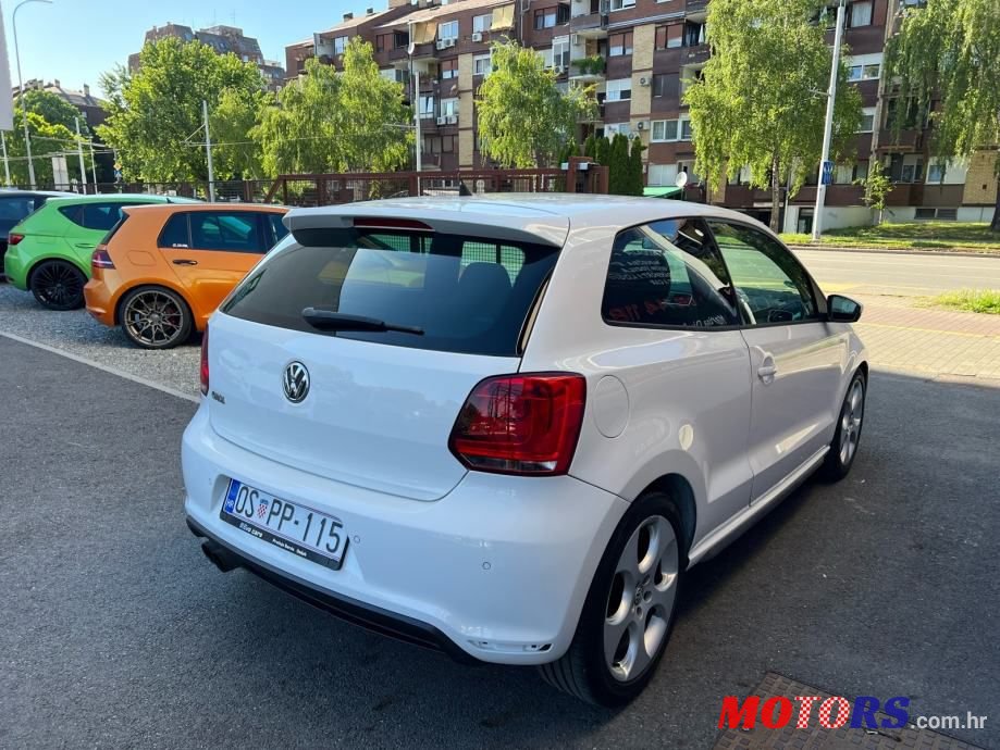 2011' Volkswagen Polo photo #3