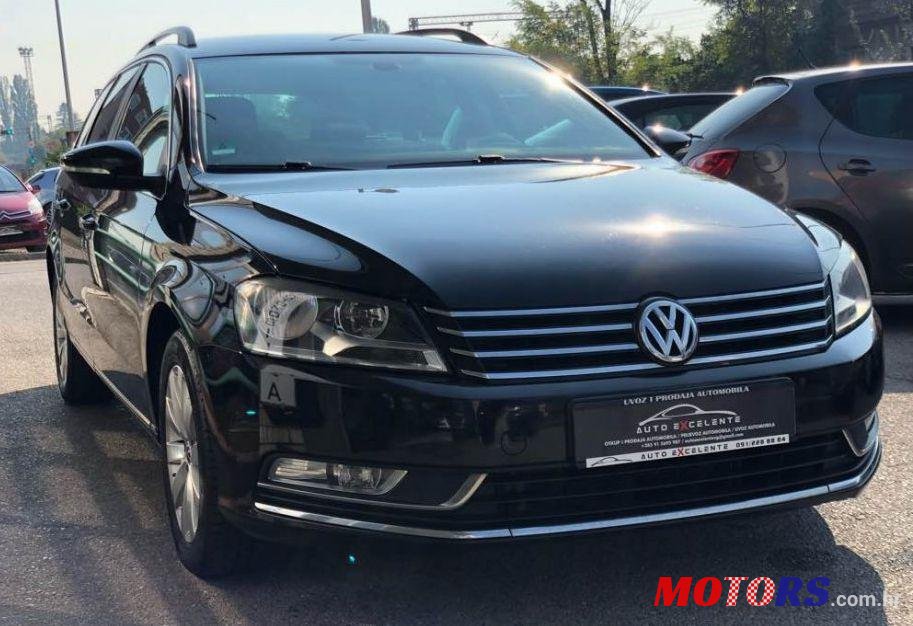 2012' Volkswagen Passat Variant photo #1