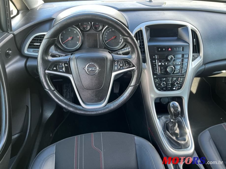 2012' Opel Astra Karavan photo #6