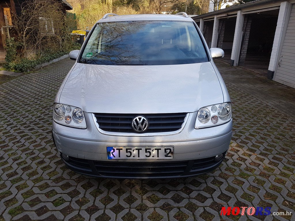 2006' Volkswagen Touran 2.0 TDI German license photo #2