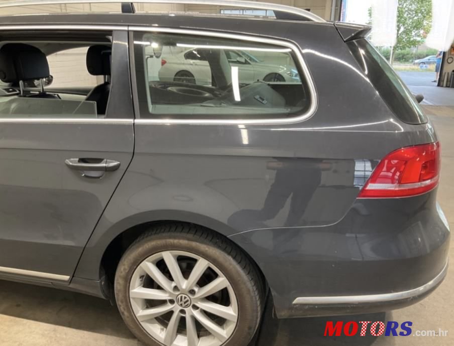 2011' Volkswagen Passat photo #4