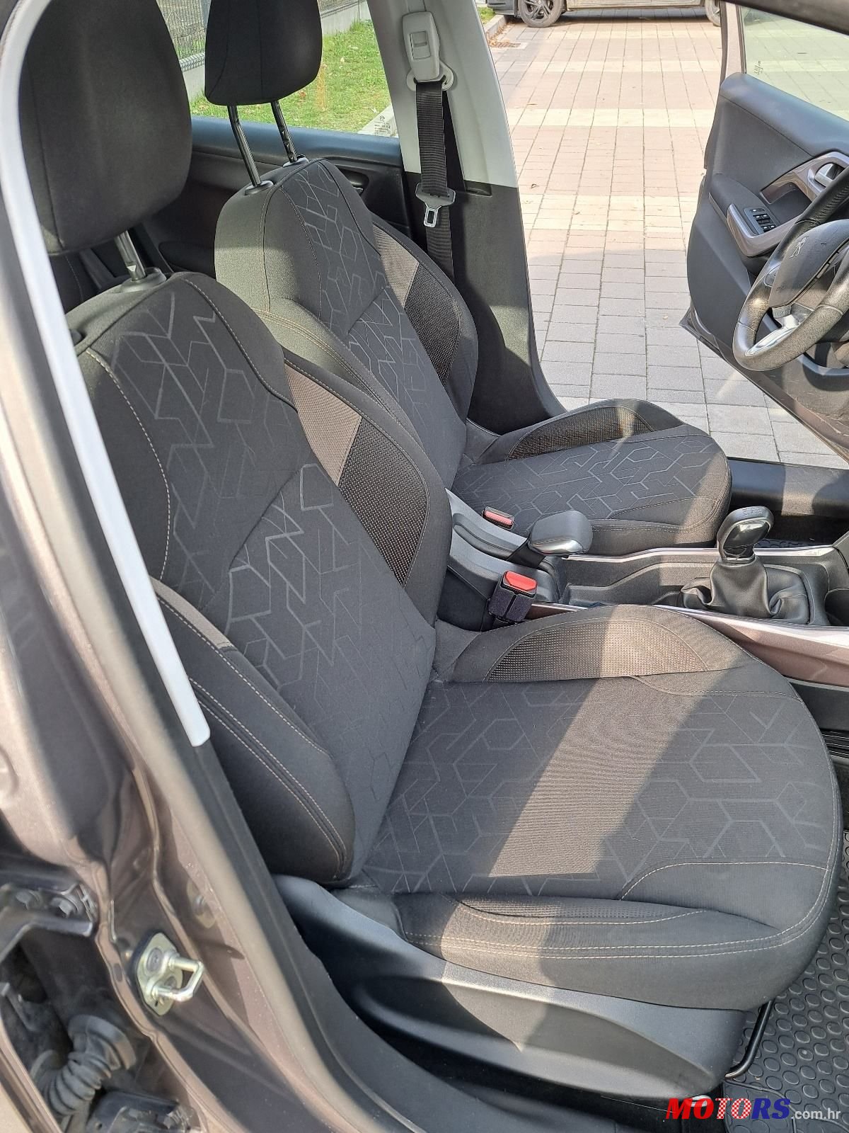 2014' Peugeot 2008 1,6 E-Hdi photo #3