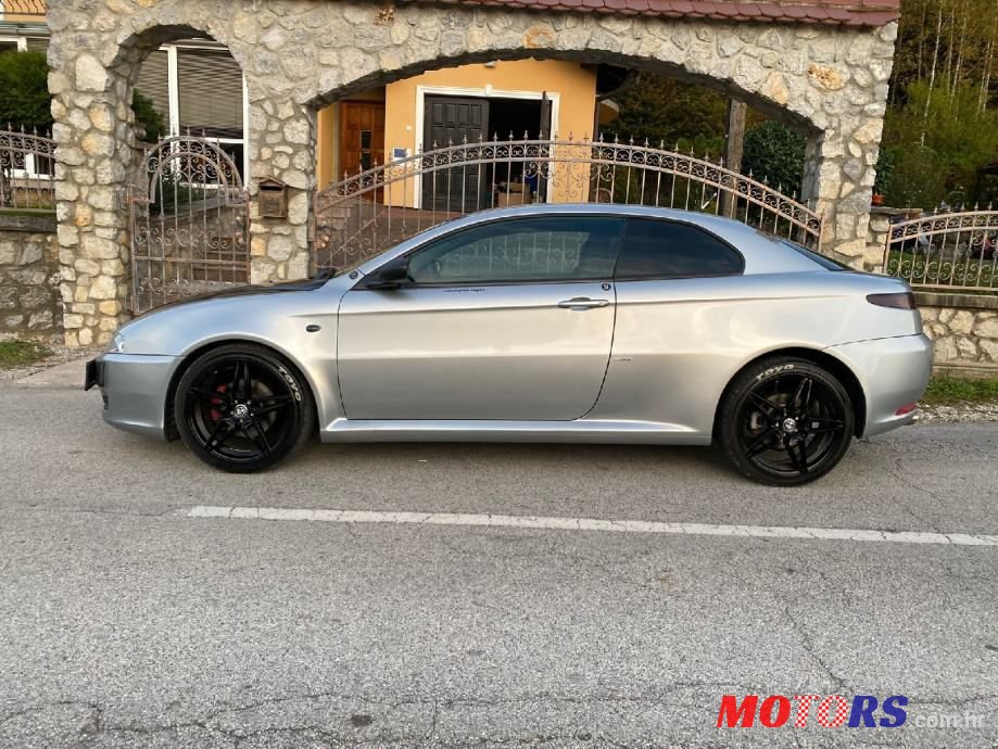 2005' Alfa Romeo GT photo #4
