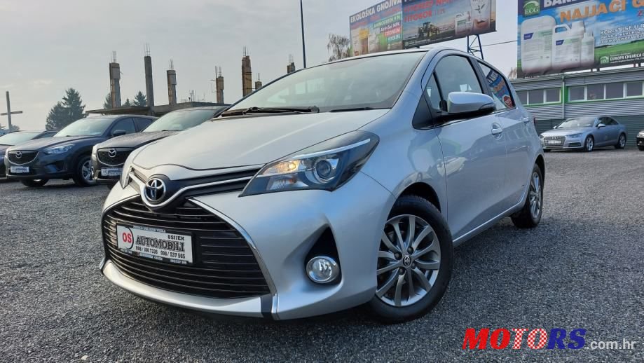 2017' Toyota Yaris photo #2