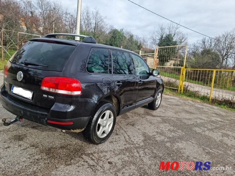 2004' Volkswagen Touareg photo #6