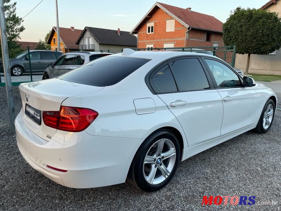 2013' BMW Serija 3 318D photo #4