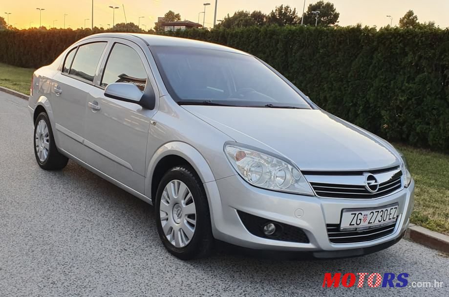 2008' Opel Astra photo #1