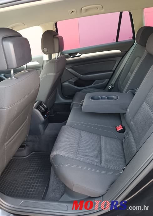 2015' Volkswagen Passat Variant photo #2