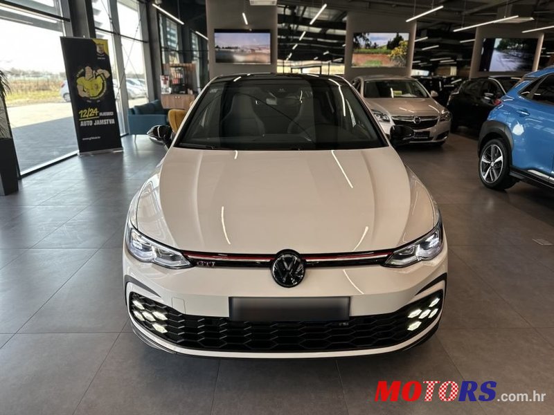 2021' Volkswagen Golf 8 2,0 Tsi photo #2