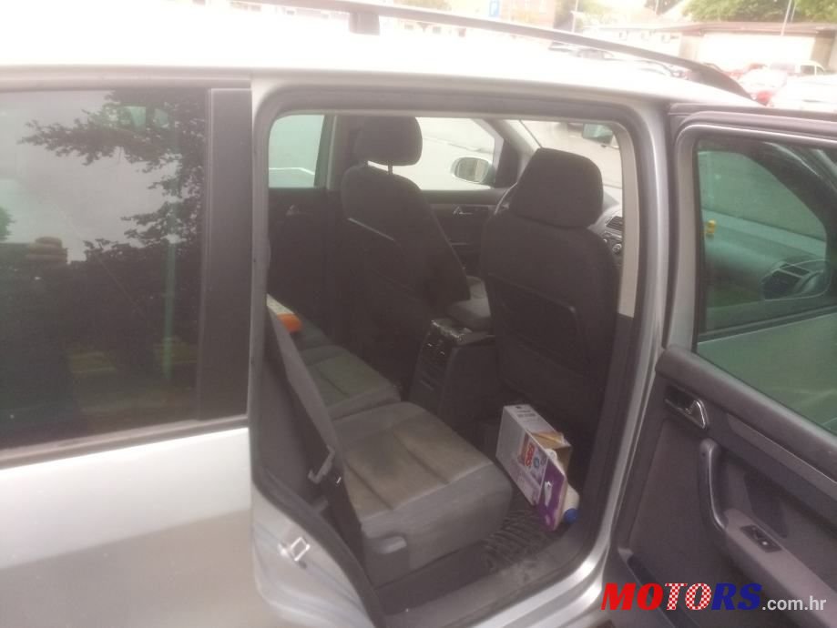 2006' Volkswagen Touran photo #6