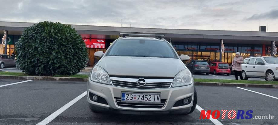 2008' Opel Astra Caravan photo #2