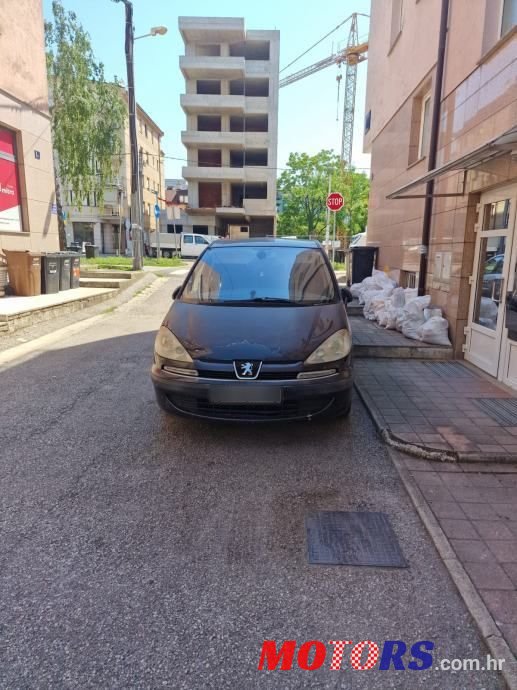 2004' Peugeot 807 St 2,2 Hdi photo #2