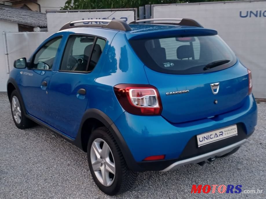 2016' Dacia Sandero photo #2