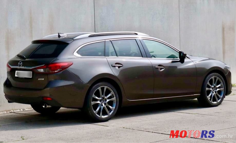 2017' Mazda 6 Sport Combi photo #5