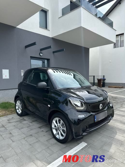 2019' Smart Fortwo photo #2