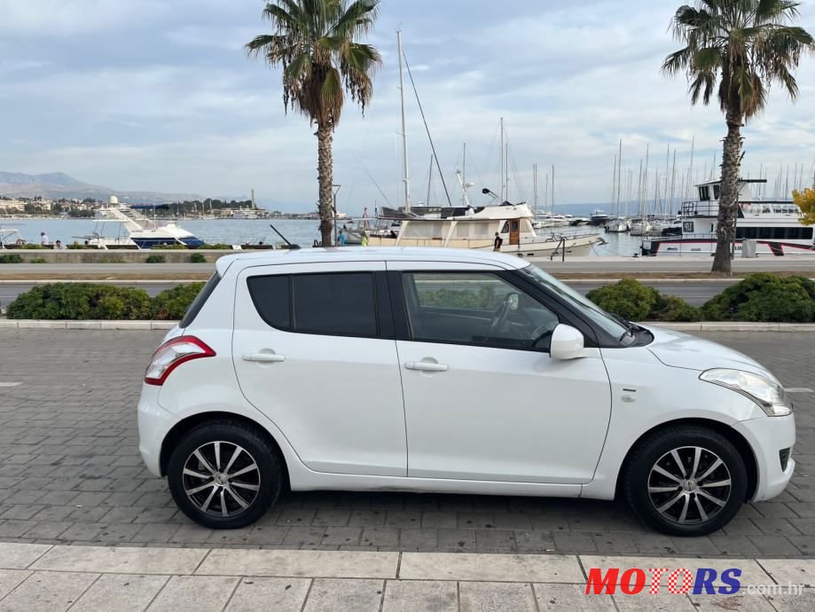 2012' Suzuki Swift photo #2