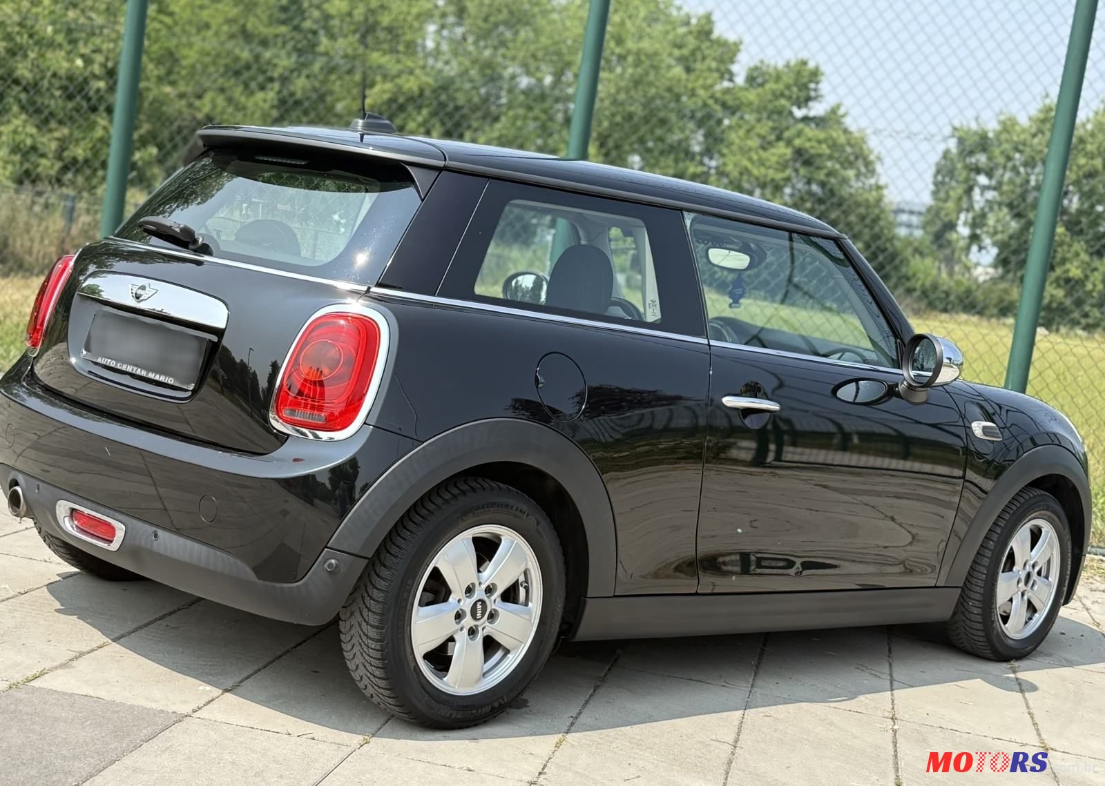 2015' MINI Cooper One photo #5