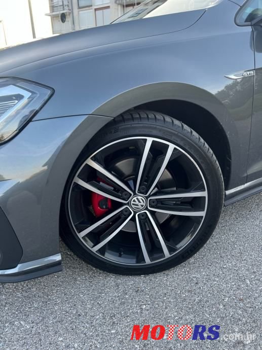 2017' Volkswagen Golf 7 2,0 Gtd photo #2