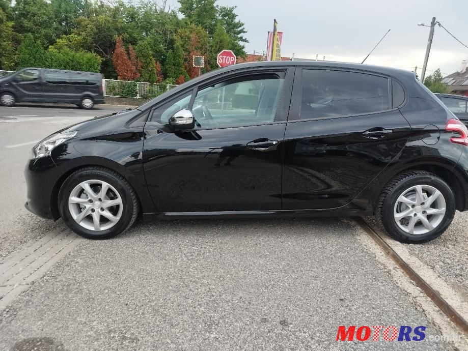 2015' Peugeot 208 photo #6