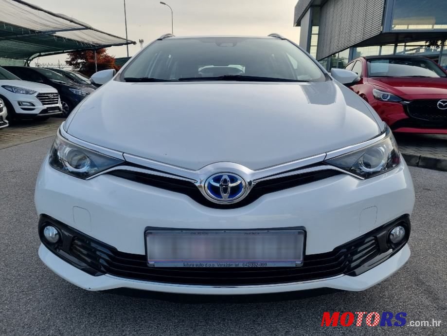 2017' Toyota Auris Karavan photo #2