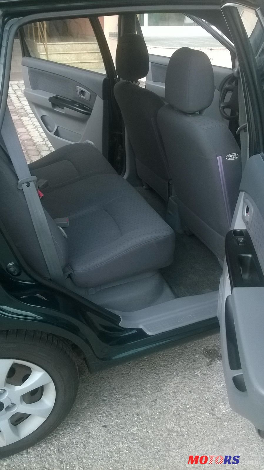 2005' Kia Carens photo #7