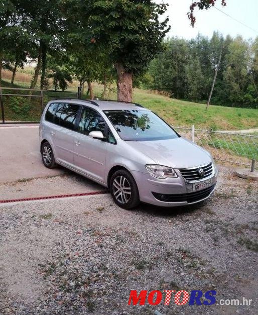 2008' Volkswagen Touran 2,0 Tdi photo #1