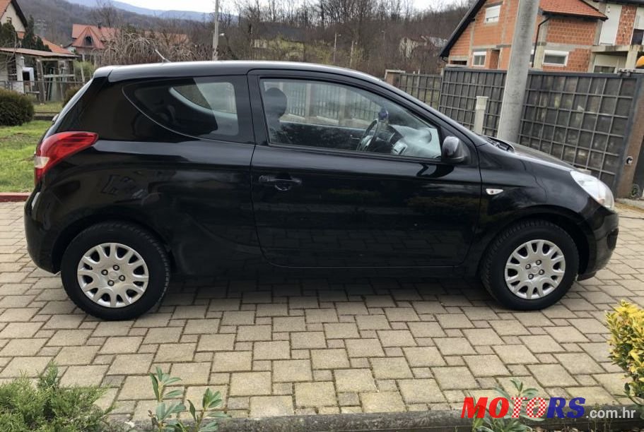 2011' Hyundai i20 1,2 photo #1