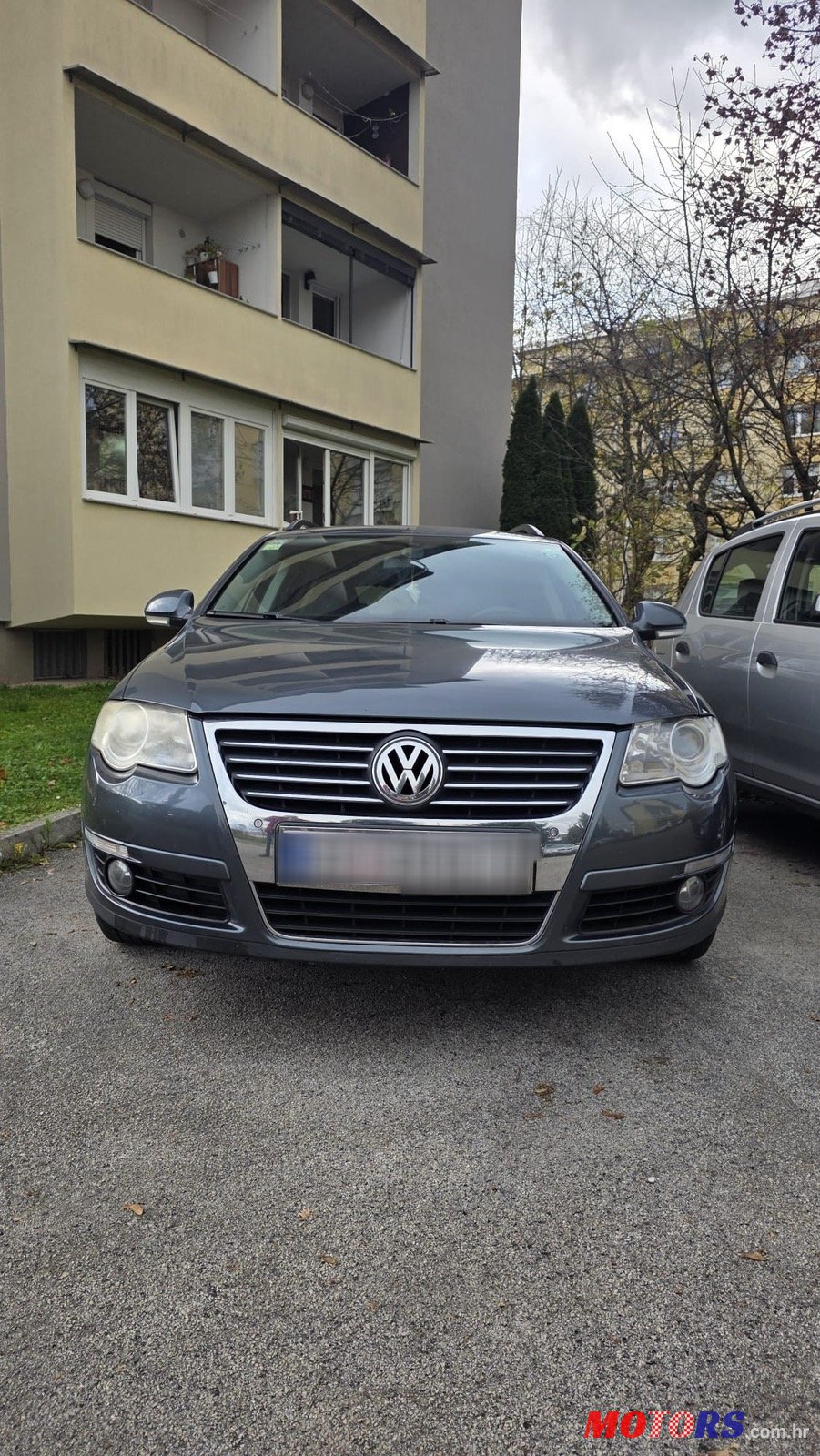 2009' Volkswagen Passat Variant 1.6 TDI photo #1